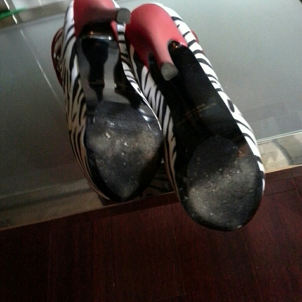 Shoes - Picture 3 of 3